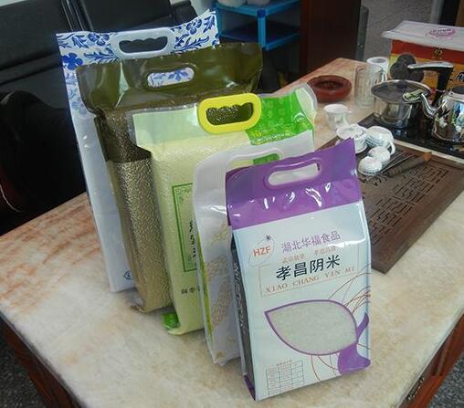 Ryžių maišai dizaino daugiausia dėmesio reikėtų skirti prekės ženklo koncepci...