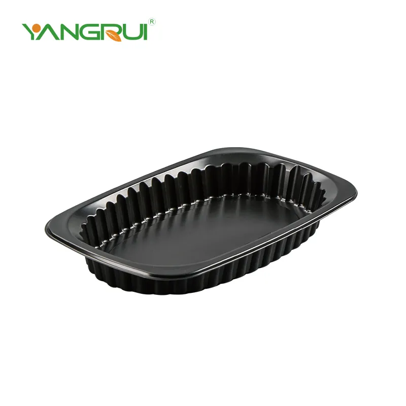 Juodų plastikinių maisto dėklų